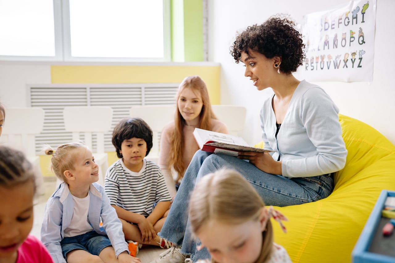 Woman reading to group of preschool children